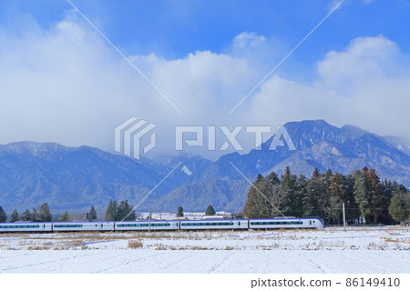 Oito Line Limited Express Azusa going to Azumino in winter Oito Line Limited Express Azusa going to Azumino in winter 86149410