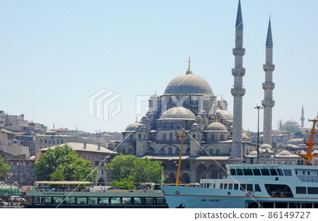 土耳其伊斯坦布爾博斯普魯斯海峽遊輪出境施萊曼清真寺 土耳其伊斯坦布爾博斯普魯斯海峽遊輪出境施萊曼清真寺 86149727