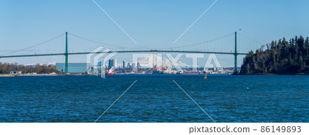 加拿大西溫哥華海灘、人行道和海岸線 86149893