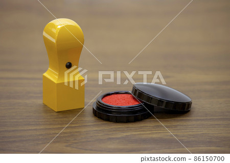 Image of wooden square stamp and vermilion 86150700