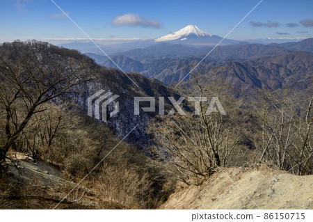 從西丹澤山脈到冬天的富士山[檜木寶丸] 從石田山的山脊 86150715