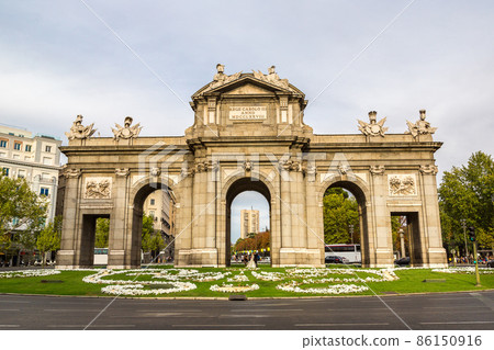 Puerta de Alcala in Madrid 86150916