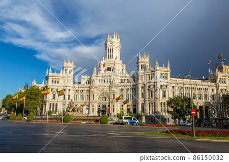 Cibeles Palace and Cibeles fountain at Plaza de Cibeles in Madrid Cibeles Palace and Cibeles fountain at Plaza de Cibeles in Madrid 86150932