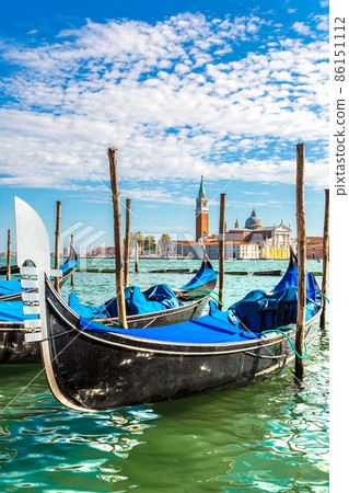 Gondolas  in Venice, Italy 86151112