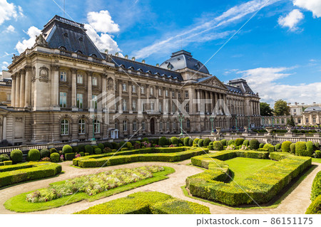 The Royal Palace in Brussels 86151175