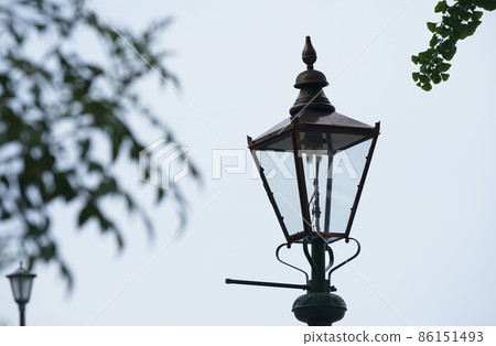 Streetlights on the streets of Yokohama 86151493