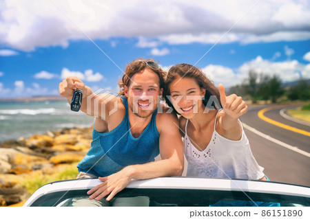 Road trip travel couple showing car keys on summer vacation. Happy young people adventure lifestyle. Carsharing, rideshare, autostop car young adults buying new car, rental insurance young people 86151890
