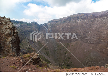 Vesuvius volcano crater Vesuvius volcano crater 86152262