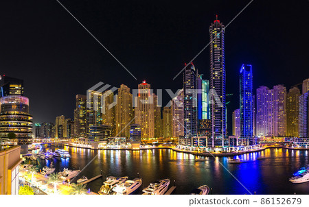 Panorama of Dubai marina 86152679