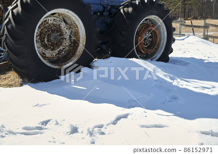 Broken tractor agriculture scrapped tractor Broken tractor agriculture scrapped tractor 86152971