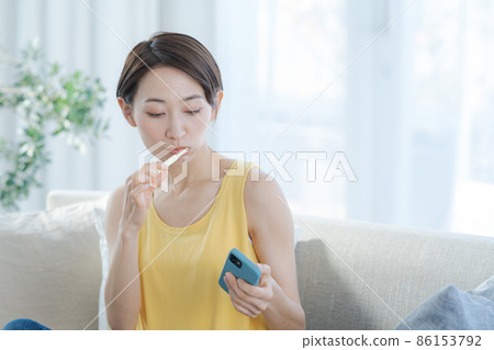 Morning preparation female 30s Morning preparation female 30s 86153792