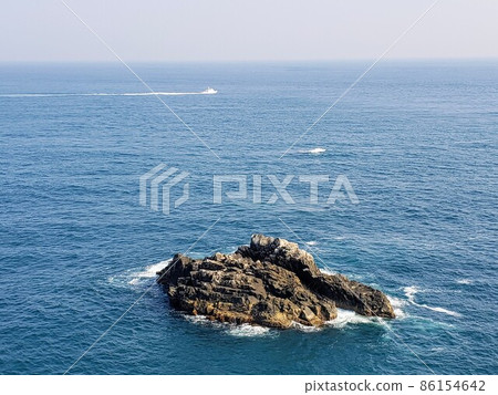 The Pacific Ocean seen from Cape Ashizuri in Tosashimizu City, Kochi Prefecture in the summer [June] 86154642