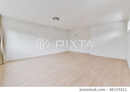Bright and beautiful room with parquet floors in an elite house Bright and beautiful room with parquet floors in an elite house 86155812