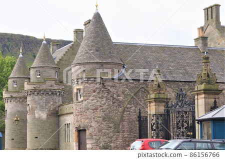 Gate of the Palace of Holyroodhouse in Edinburgh, England 86156766