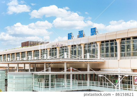 藍天下的新潟縣新潟市JR新潟站南口 86158621