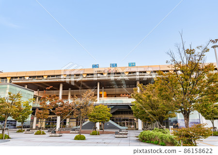 藍天下的新潟縣新潟市JR新潟站南口 86158622