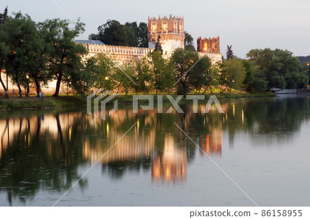 Novodevichy Convent (at night), also known as Bogoroditse-Smolensky Monastery, Moscow, Russia 86158955