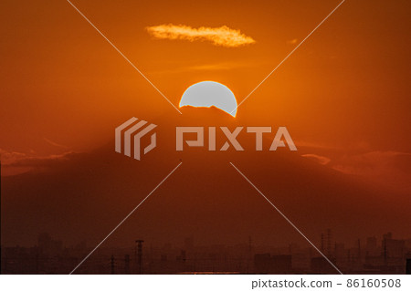 Diamond Fuji at dusk 86160508