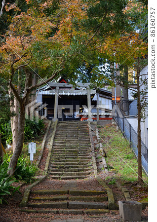 Tamasaki Shrine, the approach to the soul hall 86160757