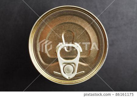 Metal lid with a ring from a tin can 86161175