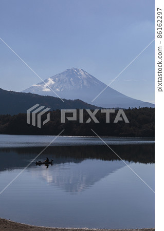 Mt. Fuji seen from Saiko in late autumn November 86162297