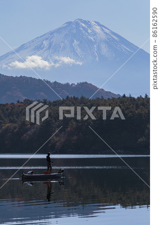 11 月下旬從西湖看到的富士山 11 月下旬從西湖看到的富士山 86162590