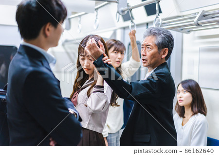 Middle-aged man arrested on the train Middle-aged man arrested on the train 86162640
