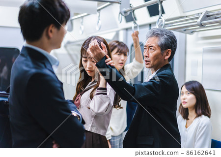 Middle-aged man arrested on the train Middle-aged man arrested on the train 86162641