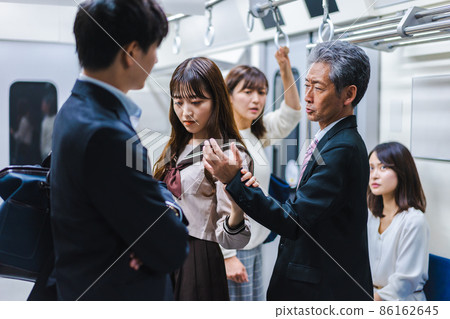 中年男子在火車上被捕 86162645