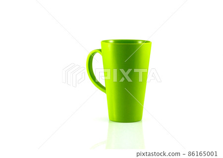 Green plastic cup isolate 86165001