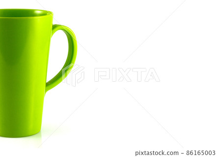 Green plastic cup isolate Green plastic cup isolate 86165003