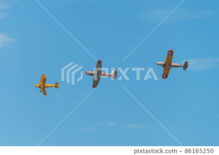 瑞士空軍教練機編隊飛行 86165250