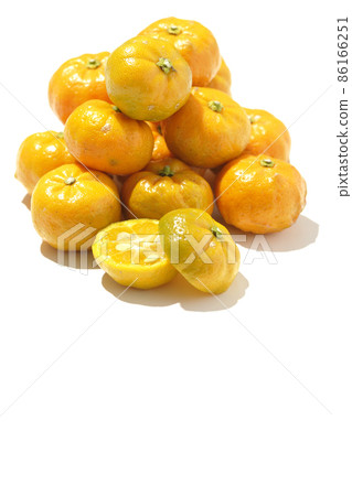 Shooting ripe sudachi on a white background Shooting ripe sudachi on a white background 86166251