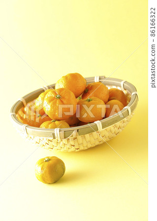 Ripe sudachi in a colander Ripe sudachi in a colander 86166322