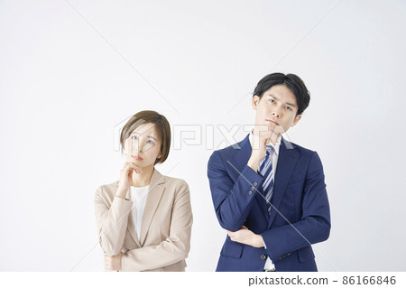 女商人商人思考白色背景 86166846