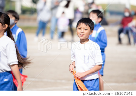 A boy dancing at an elementary school athletic meet A boy dancing at an elementary school athletic meet 86167141