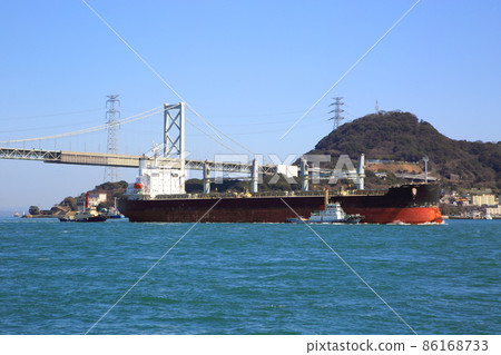 油輪駛過關門海峽 86168733