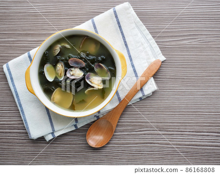 Korean traditional food clam clam seaweed soup 86168808