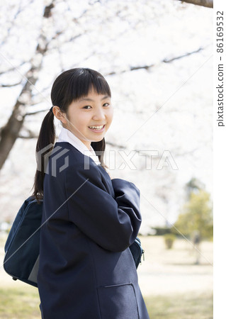 New junior high school student graduation from elementary school entrance image New junior high school student graduation from elementary school entrance image 86169532