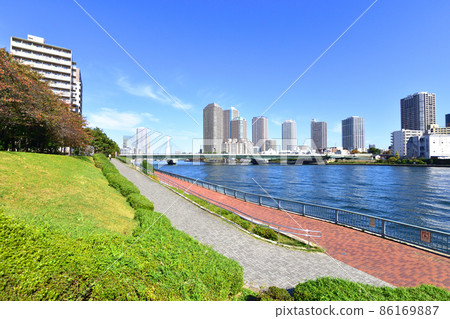 In 2021, the scenery of the Sumida River in Tokyo In 2021, the scenery of the Sumida River in Tokyo 86169887