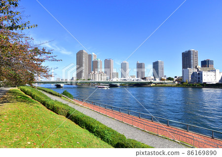 In 2021, the scenery of the Sumida River in Tokyo In 2021, the scenery of the Sumida River in Tokyo 86169890