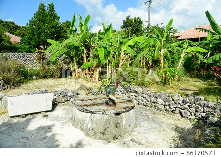 Old-fashioned well 86170571