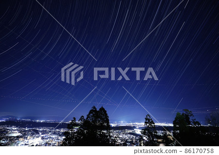 Night view of Ikoma city and light trails of stars 86170758