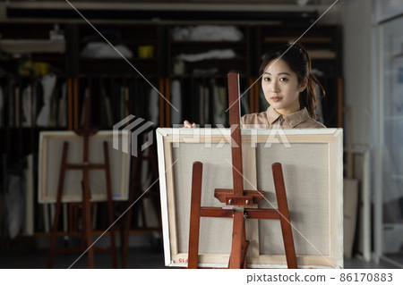 Cute student drawing an oil painting Cute student drawing an oil painting 86170883