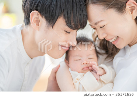 Face up of young dad kissing baby and smiling mom Face up of young dad kissing baby and smiling mom 86171656