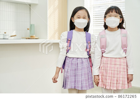 Going to school, coronavirus, COVID-19, mask, children, elementary school students, siblings, family, kitchen, home, Korean Going to school, coronavirus, COVID-19, mask, children, elementary school students, siblings, family, kitchen, home, Korean 86172265