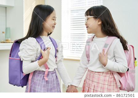 School, Children, Elementary School Students, Siblings, Family, Kitchen, Home, Korean School, Children, Elementary School Students, Siblings, Family, Kitchen, Home, Korean 86172501
