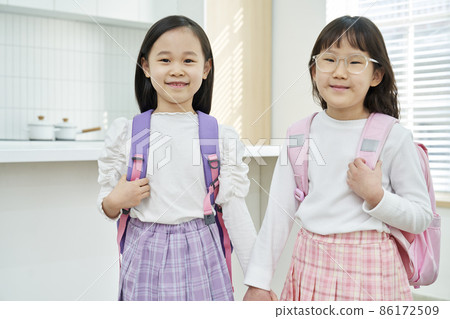 School, Children, Elementary School Students, Siblings, Family, Kitchen, Home, Korean School, Children, Elementary School Students, Siblings, Family, Kitchen, Home, Korean 86172509