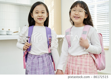 School, Children, Elementary School Students, Siblings, Family, Kitchen, Home, Korean School, Children, Elementary School Students, Siblings, Family, Kitchen, Home, Korean 86172515
