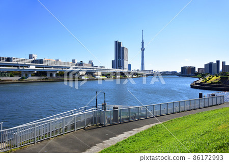 In 2021, the scenery of the Sumida River in Tokyo In 2021, the scenery of the Sumida River in Tokyo 86172993